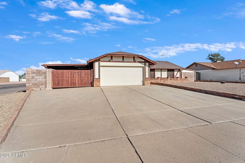 7044 Cameron Dr, Peoria, AZ 85345