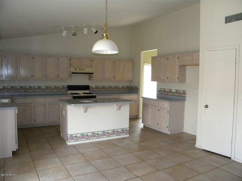 7045 S 18th St, Phoenix, AZ 85042