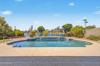 7046 Rose Garden Ln, Glendale, AZ 85308