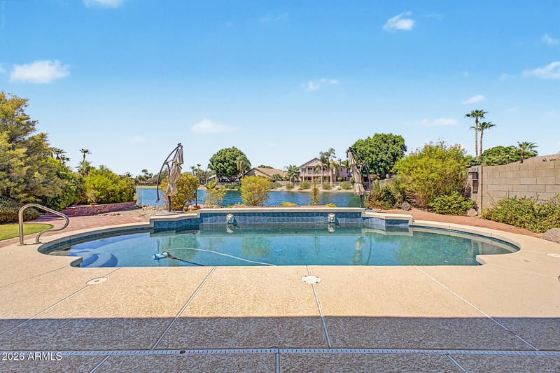 7046 Rose Garden Ln, Glendale, AZ 85308