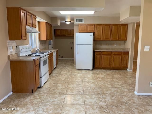 7047 E Colonial Club Dr, Mesa, AZ 85208