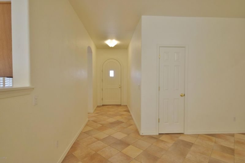 7047 S 30th St, Phoenix, AZ 85042