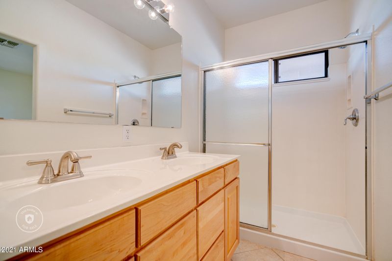 7047 S Golfside Ln, Phoenix, AZ 85042