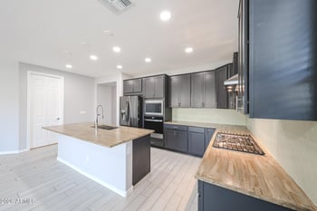 7048 Winston Dr, Laveen, AZ 85339