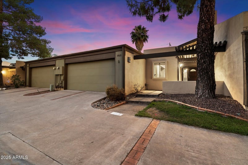 705 Gardenia Dr, Phoenix, AZ 85020