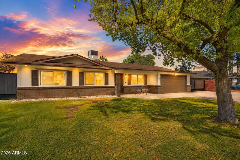 705 N Oracle Cir, Mesa, AZ 85203