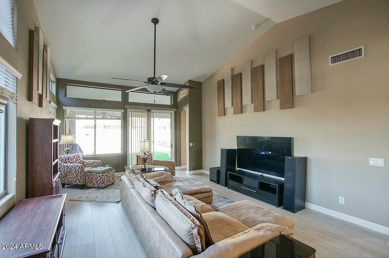 7056 W Blackhawk Dr, Glendale, AZ 85308