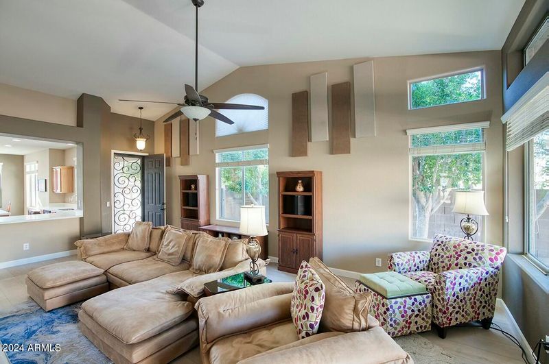 7056 W Blackhawk Dr, Glendale, AZ 85308