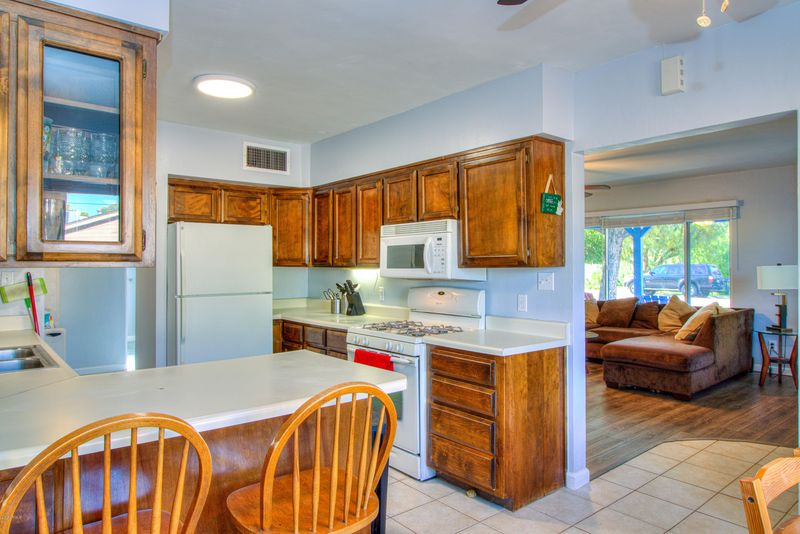706 E Mclellan Blvd, Phoenix, AZ 85014