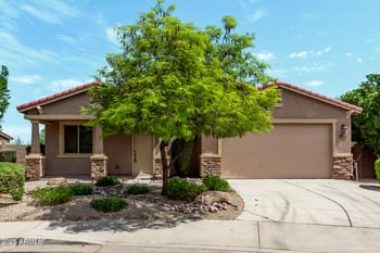 706 Navajo Trl, San Tan Valley, AZ 85143