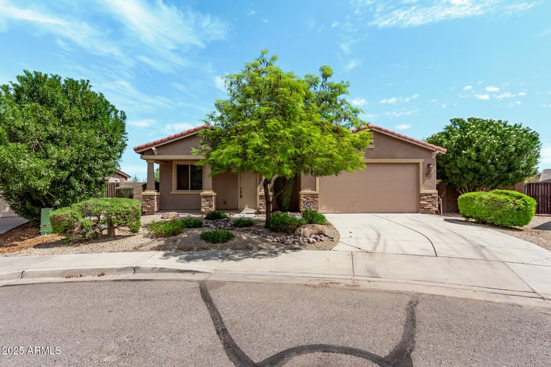 706 Navajo Trl, San Tan Valley, AZ 85143