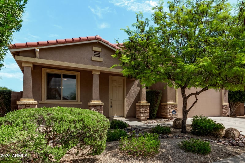 706 Navajo Trl, San Tan Valley, AZ 85143