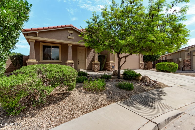 706 Navajo Trl, San Tan Valley, AZ 85143