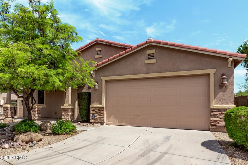 706 Navajo Trl, San Tan Valley, AZ 85143