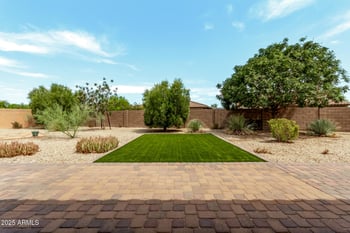 706 Navajo Trl, San Tan Valley, AZ 85143