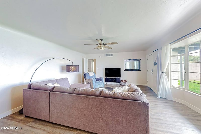 707 University Dr, Mesa, AZ 85203