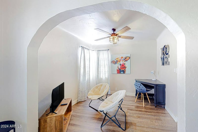 707 University Dr, Mesa, AZ 85203