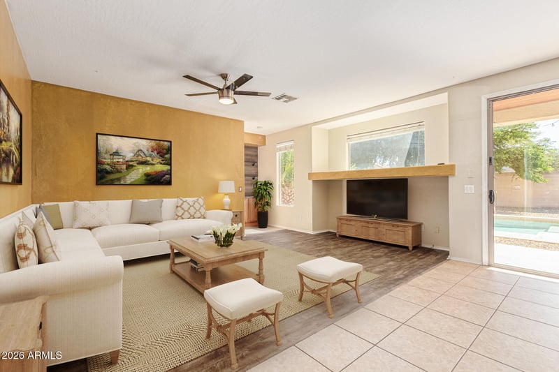 707 Agrarian Hills Dr, San Tan Valley, AZ 85143
