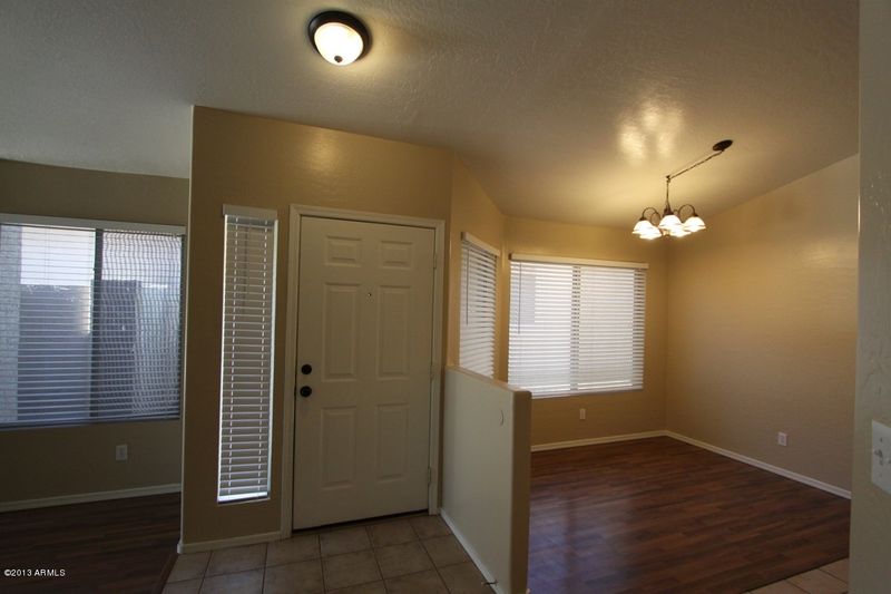 709 E Glenhaven Dr, Phoenix, AZ 85048