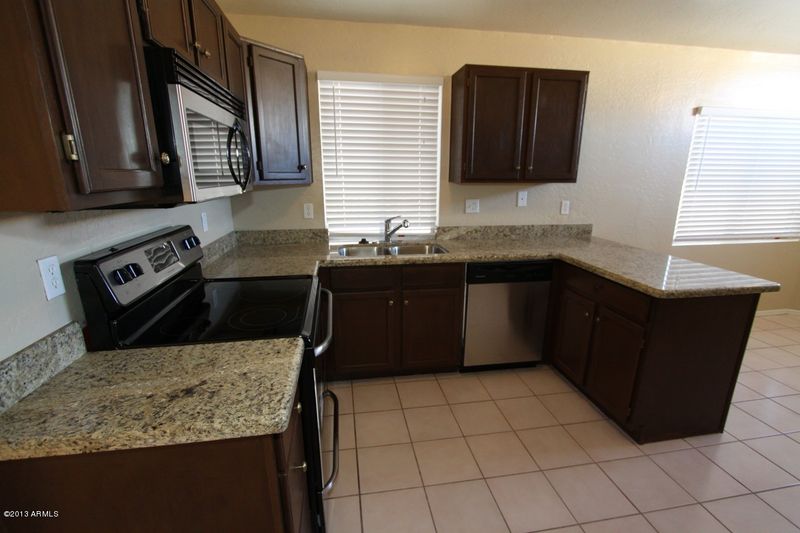 709 E Glenhaven Dr, Phoenix, AZ 85048