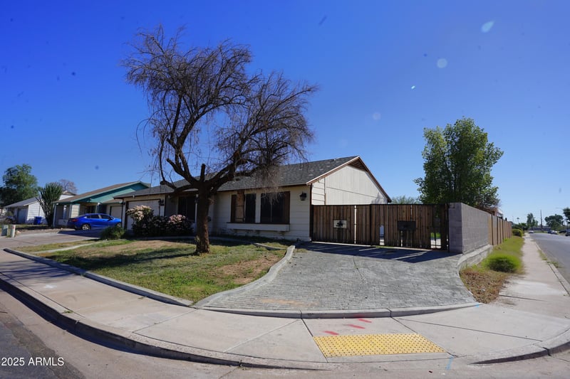 709 Halifax St, Mesa, AZ 85203