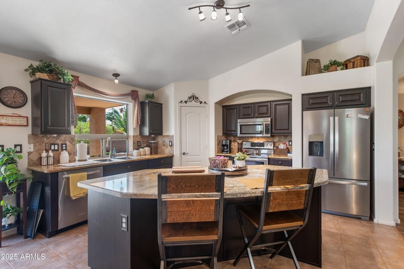 709 Saddle Way, San Tan Valley, AZ 85143