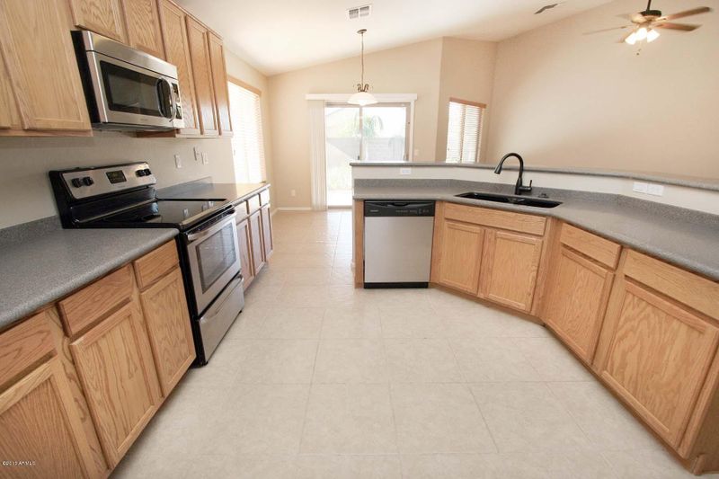 709 W Jersey Way, San Tan Valley, AZ 85143