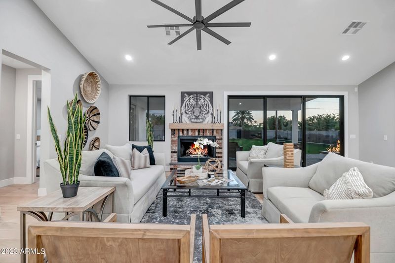 709 W Solano Dr, Phoenix, AZ 85013