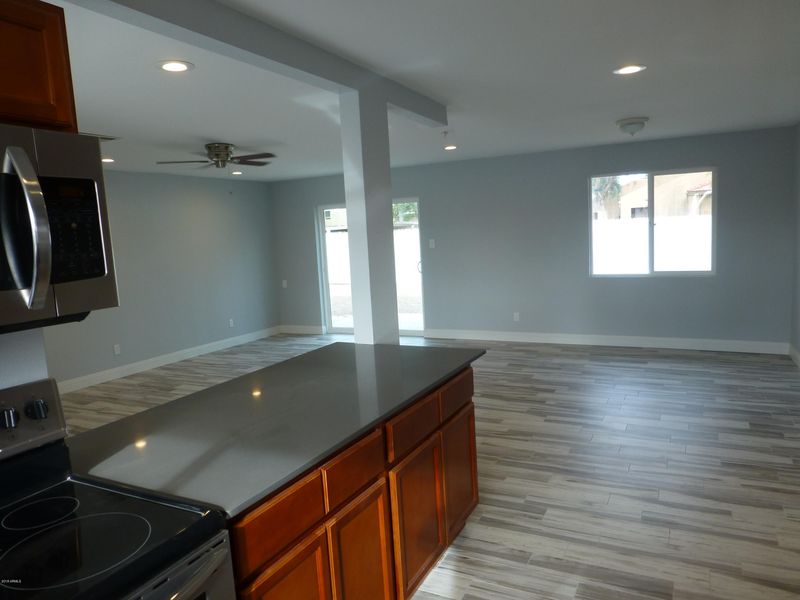 7097 N 33rd Ave, Phoenix, AZ 85051