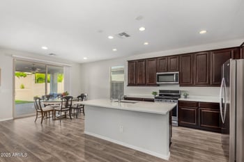 7104 Spur Dr, Peoria, AZ 85383