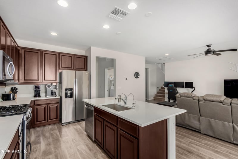 7104 Spur Dr, Peoria, AZ 85383