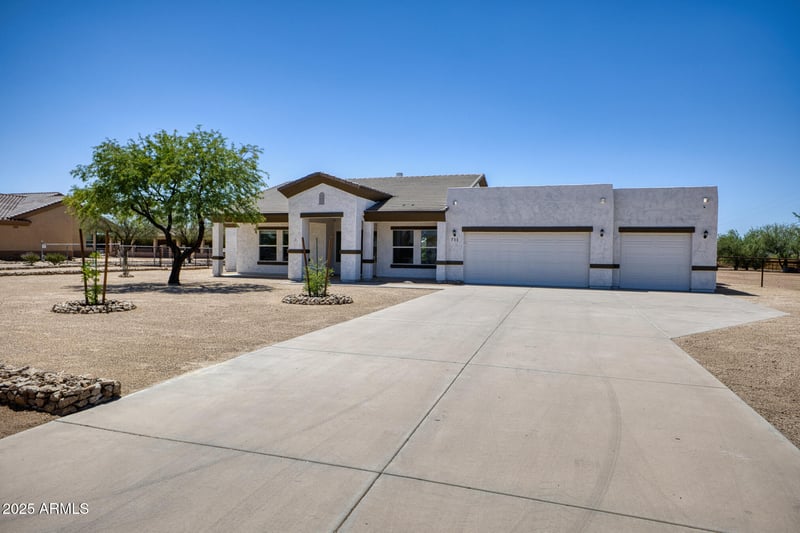 711 Cloud Rd, Phoenix, AZ 85086