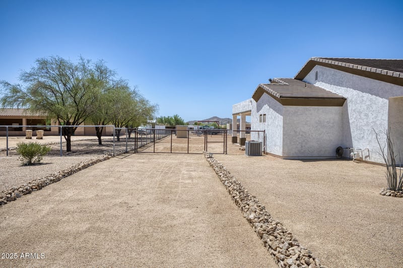 711 Cloud Rd, Phoenix, AZ 85086