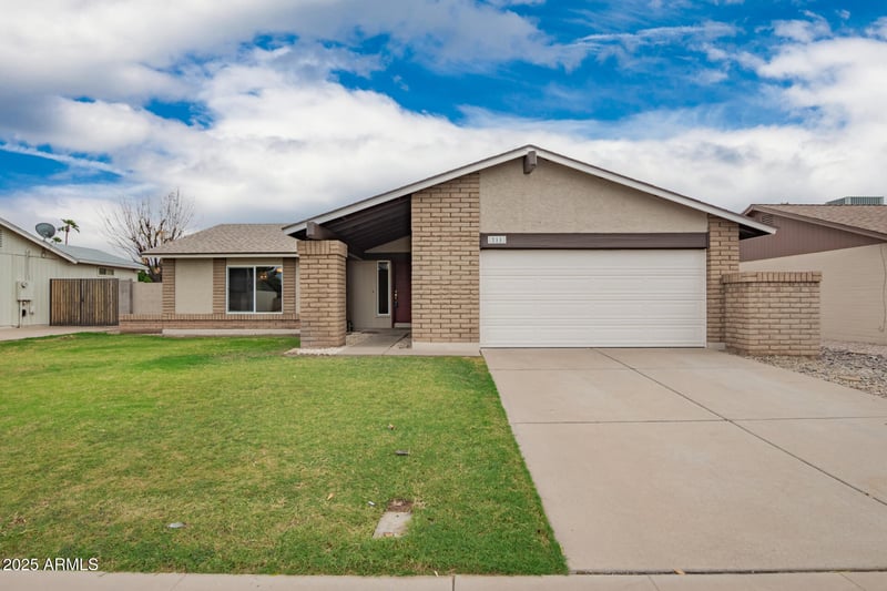 711 Straford Dr, Chandler, AZ 85225
