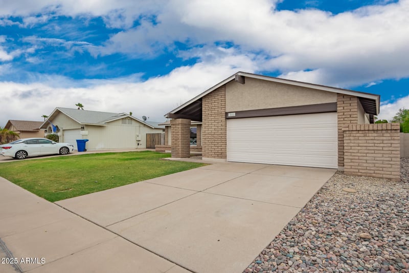 711 Straford Dr, Chandler, AZ 85225
