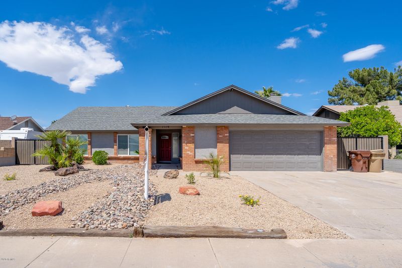 7114 W Jenan Dr, Peoria, AZ 85345