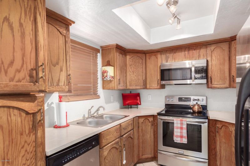 7116 N 63rd Dr, Glendale, AZ 85301
