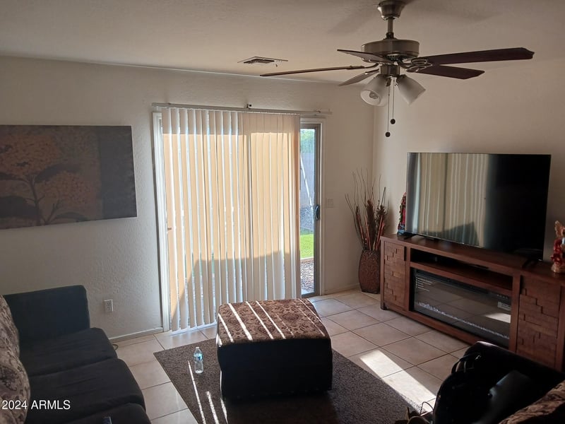 7118 37th Glen, Phoenix, AZ 85041