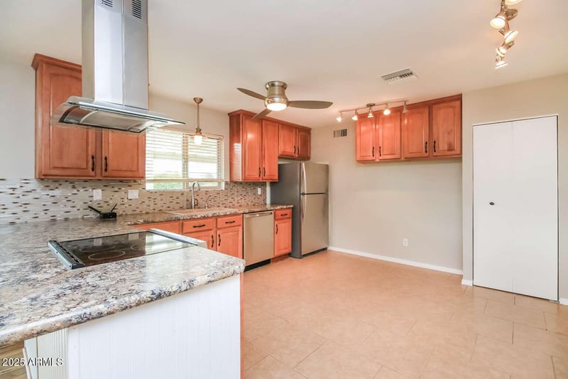 712 34th St, Mesa, AZ 85204