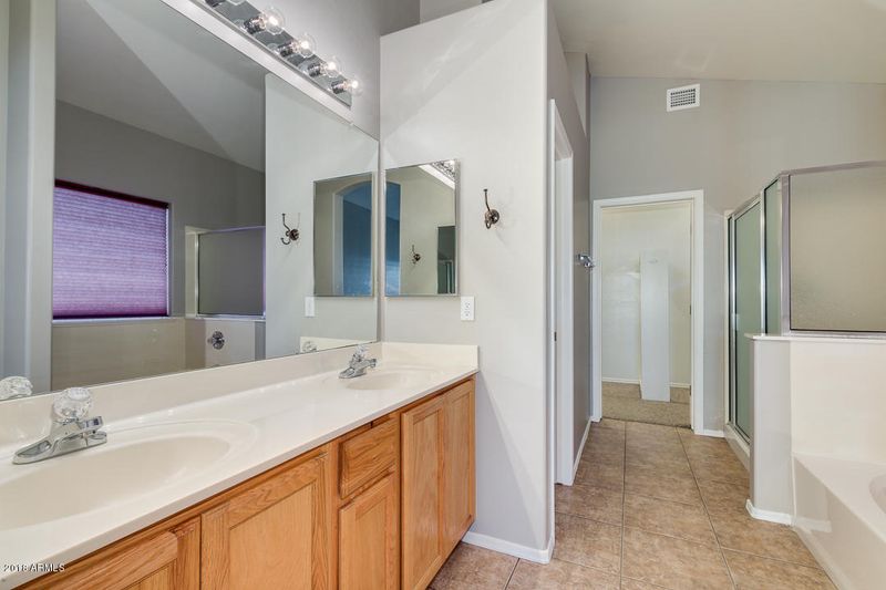 712 W Milada Dr, Phoenix, AZ 85041