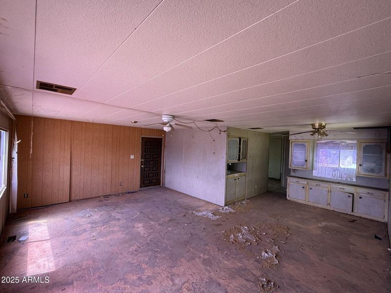 7122 N 68th Dr, Glendale, AZ 85303