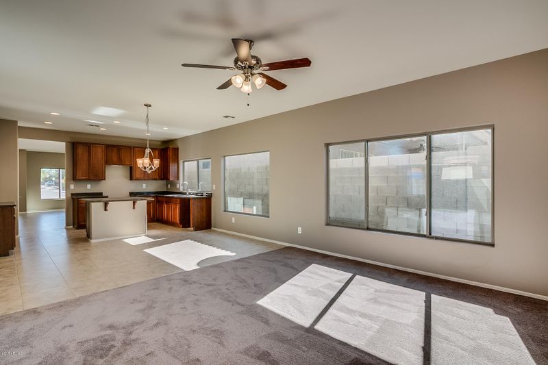 7122 S 21st Dr, Phoenix, AZ 85041