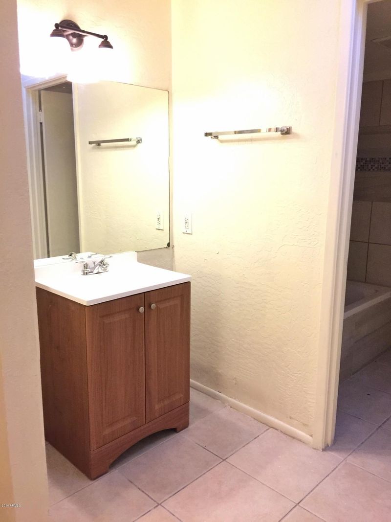 7124 N 63rd Dr, Glendale, AZ 85301