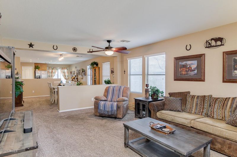 713 E Desert Moon Trl, San Tan Valley, AZ 85143