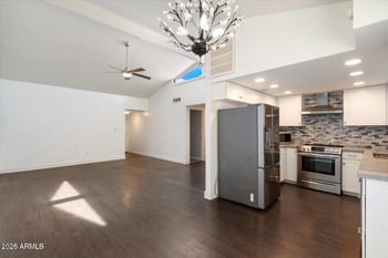 7132 63rd Dr, Glendale, AZ 85301