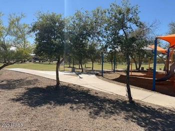 7133 La Senda Dr, Glendale, AZ 85310