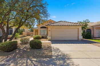 7133 La Senda Dr, Glendale, AZ 85310