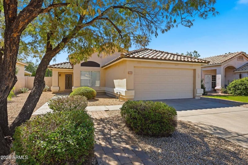 7133 La Senda Dr, Glendale, AZ 85310