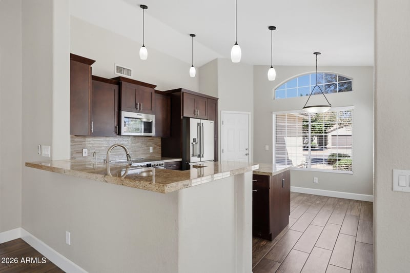 7133 La Senda Dr, Glendale, AZ 85310