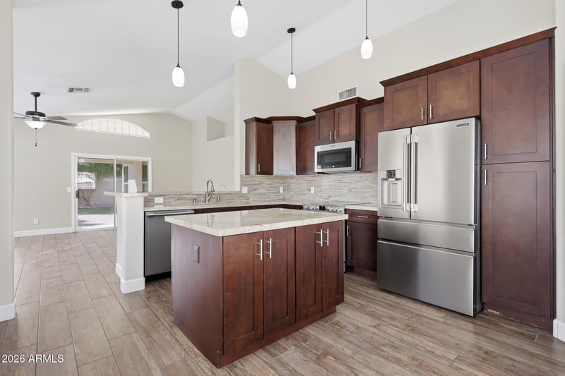 7133 La Senda Dr, Glendale, AZ 85310